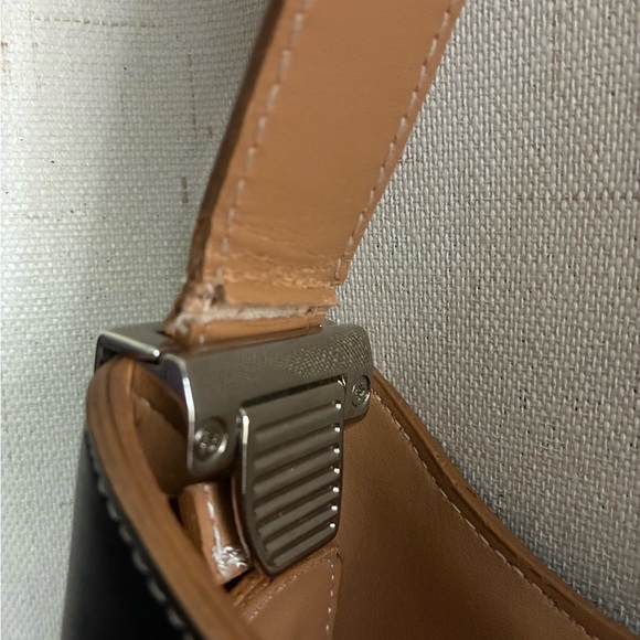 Tod’s Black Leather Shoulder Bag Adjustable Strap Tan Trim Italy - Picture 10 of 11